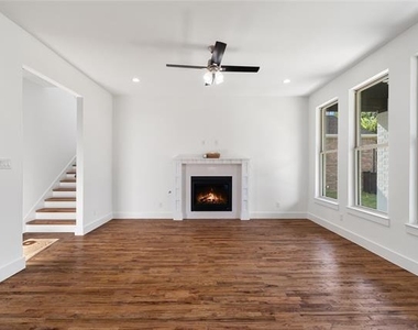 907 Saint George Place - Photo Thumbnail 7