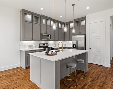 907 Saint George Place - Photo Thumbnail 12