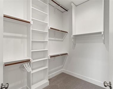 907 Saint George Place - Photo Thumbnail 22