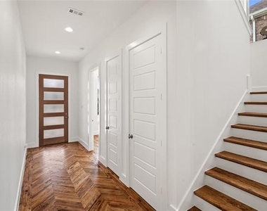 907 Saint George Place - Photo Thumbnail 4