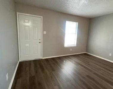 201 Pine Meadow Drive - Photo Thumbnail 4