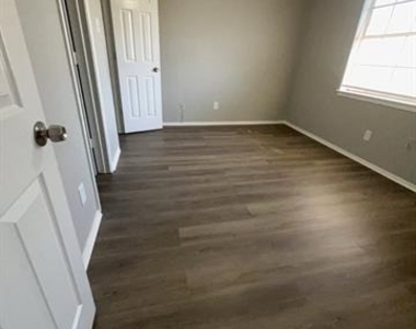201 Pine Meadow Drive - Photo Thumbnail 2