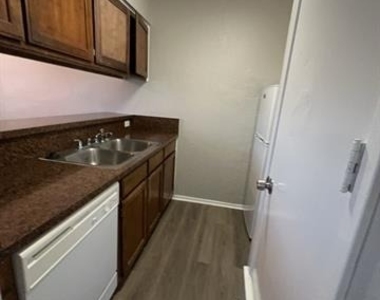 201 Pine Meadow Drive - Photo Thumbnail 3