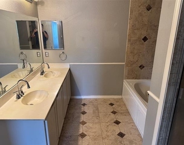 4612 Bellcrest Drive - Photo Thumbnail 27