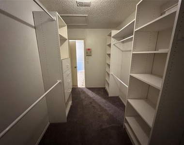 4612 Bellcrest Drive - Photo Thumbnail 31