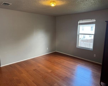 4612 Bellcrest Drive - Photo Thumbnail 14
