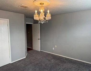 4612 Bellcrest Drive - Photo Thumbnail 18