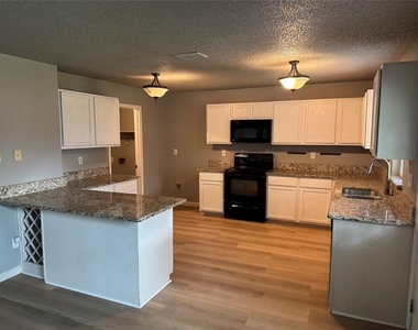 4612 Bellcrest Drive - Photo Thumbnail 6