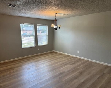 4612 Bellcrest Drive - Photo Thumbnail 5