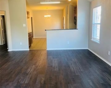 4032 Eagle Drive - Photo Thumbnail 4