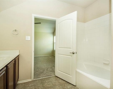 4032 Eagle Drive - Photo Thumbnail 15