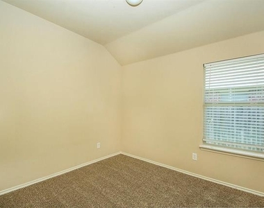 4032 Eagle Drive - Photo Thumbnail 5