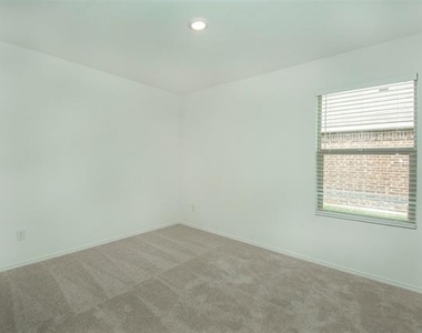 2905 Kings Table Court - Photo Thumbnail 7
