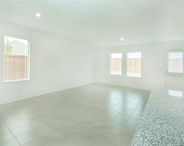 2905 Kings Table Court - Photo Thumbnail 16
