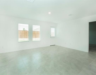 2905 Kings Table Court - Photo Thumbnail 13