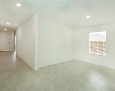 2905 Kings Table Court - Photo Thumbnail 17