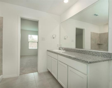 2905 Kings Table Court - Photo Thumbnail 11