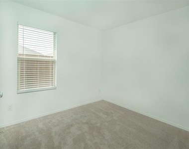 2905 Kings Table Court - Photo Thumbnail 6