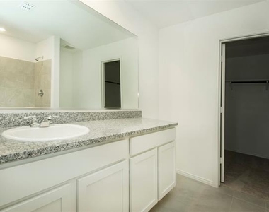 2905 Kings Table Court - Photo Thumbnail 9