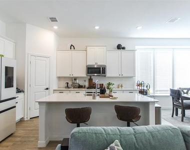 8605 Red Fox Trail - Photo Thumbnail 4