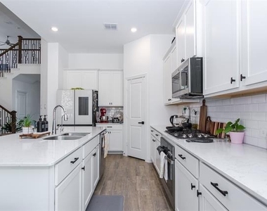 8605 Red Fox Trail - Photo Thumbnail 6