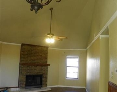 732 Bluebonnet Drive - Photo Thumbnail 5