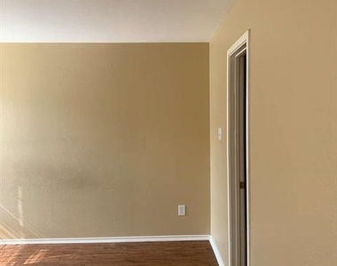 1434 Mission Hills Lane - Photo Thumbnail 11