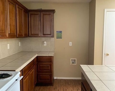 1434 Mission Hills Lane - Photo Thumbnail 6