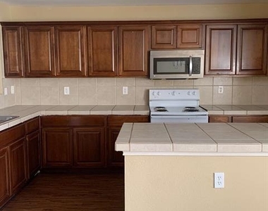 1434 Mission Hills Lane - Photo Thumbnail 4