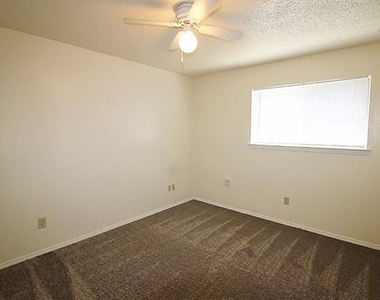 122 Country Bend Drive - Photo Thumbnail 6