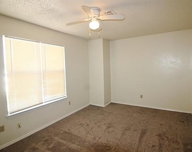 122 Country Bend Drive - Photo Thumbnail 7