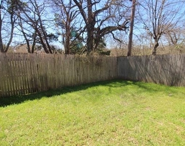 122 Country Bend Drive - Photo Thumbnail 10