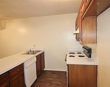 122 Country Bend Drive - Photo Thumbnail 4