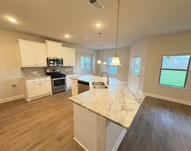 2903 Diamondback Drive - Photo Thumbnail 4