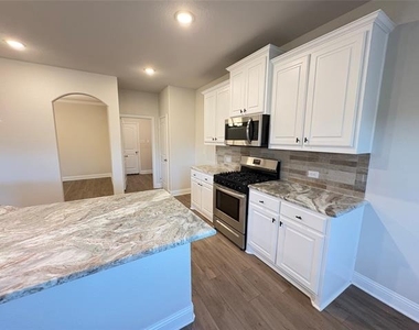2903 Diamondback Drive - Photo Thumbnail 6