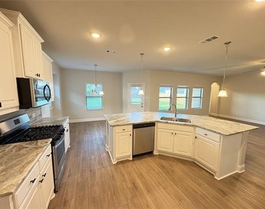 2903 Diamondback Drive - Photo Thumbnail 7