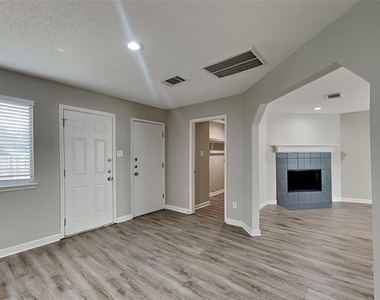 1812 Solitude Court - Photo Thumbnail 6
