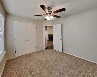 1108 Halifax Lane - Photo Thumbnail 11