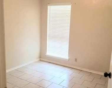 407 Gatewood Road - Photo Thumbnail 5