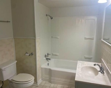 389 W Sloan Street - Photo Thumbnail 9