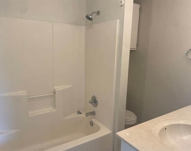 389 W Sloan Street - Photo Thumbnail 10
