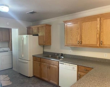 389 W Sloan Street - Photo Thumbnail 5