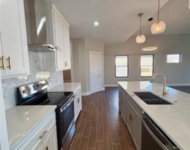 2713 Stone Briar Drive - Photo Thumbnail 5