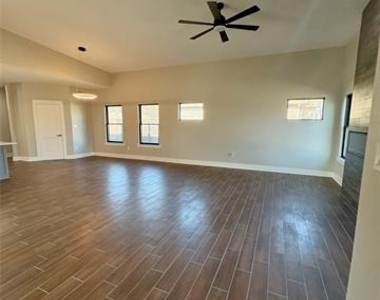 2713 Stone Briar Drive - Photo Thumbnail 16