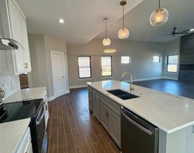 2713 Stone Briar Drive - Photo Thumbnail 8
