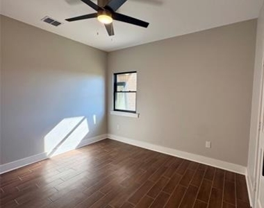 2713 Stone Briar Drive - Photo Thumbnail 20