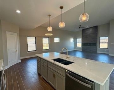 2713 Stone Briar Drive - Photo Thumbnail 10