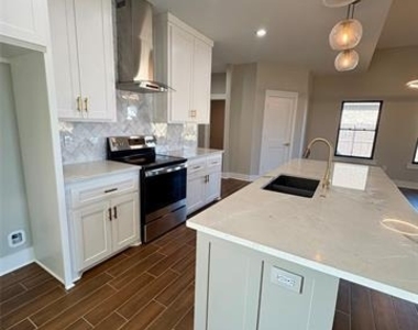 2713 Stone Briar Drive - Photo Thumbnail 7