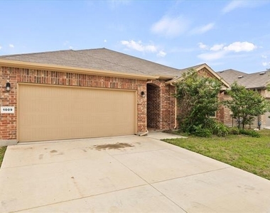 1009 Croxley Way - Photo Thumbnail 1