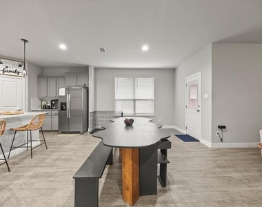 1009 Croxley Way - Photo Thumbnail 12